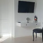 Moma Escape Apartment